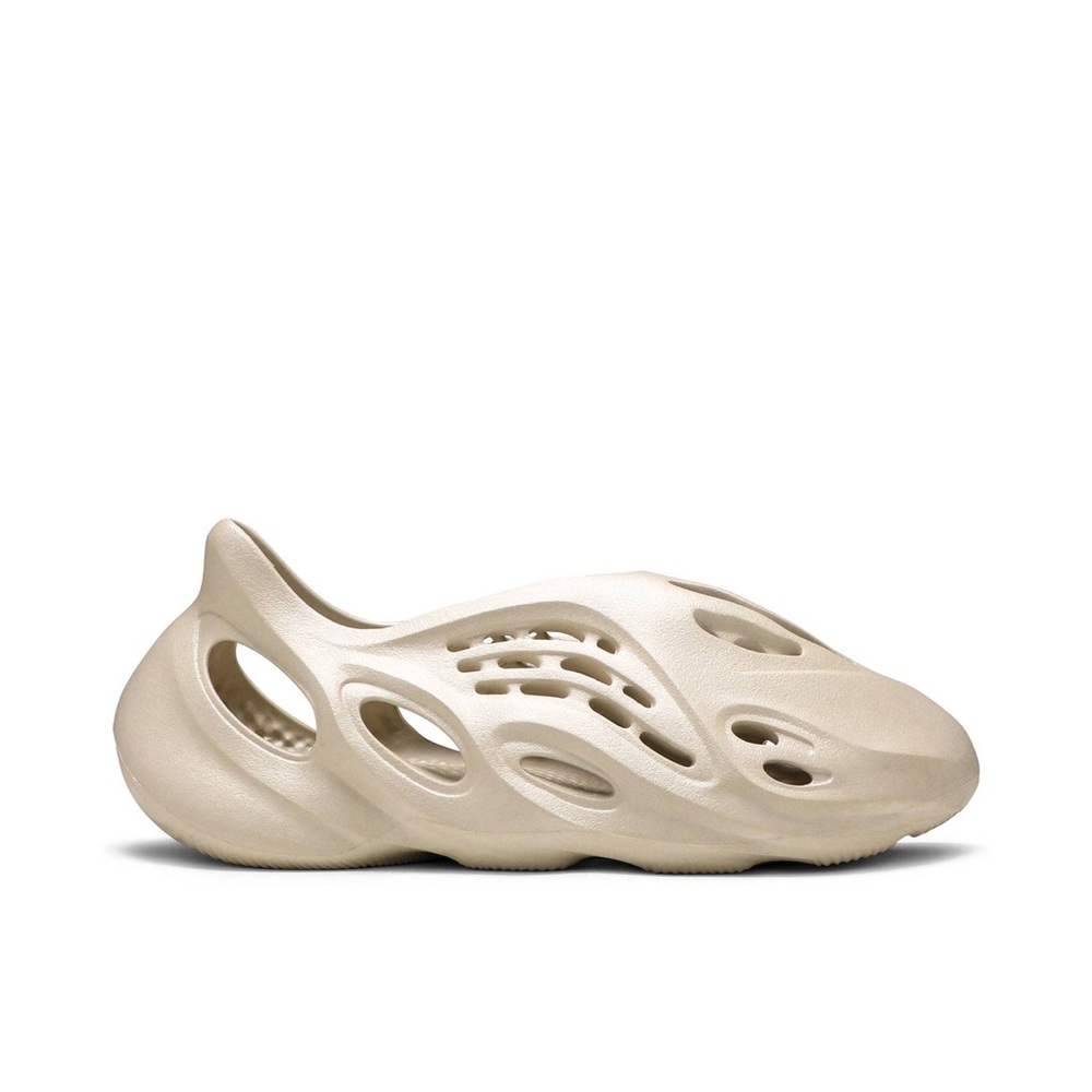 Yeezy Foam Runner Mens Sz.5/Womens 6.5 in Sand!!!